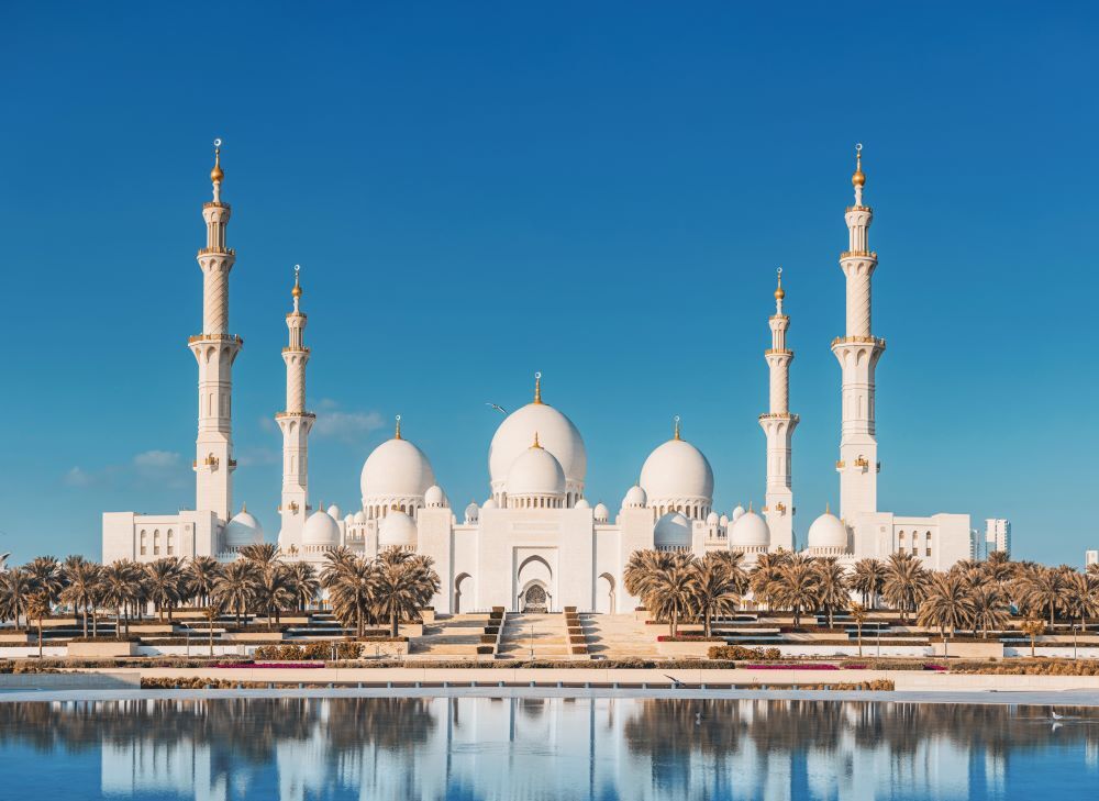 Sheikh Zayed Grand Mosque in Abu Dhabi: A Language of Light, Craft and Harmony