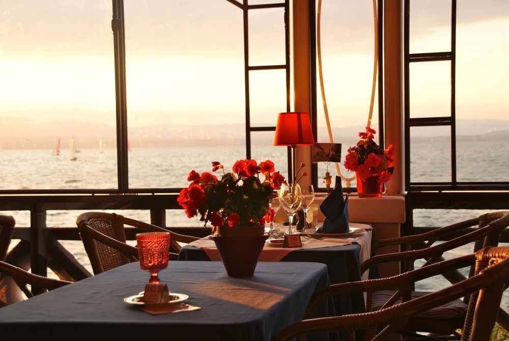 Best Dinner Cruises in Abu Dhabi: Premium Ways to Dine on the Water