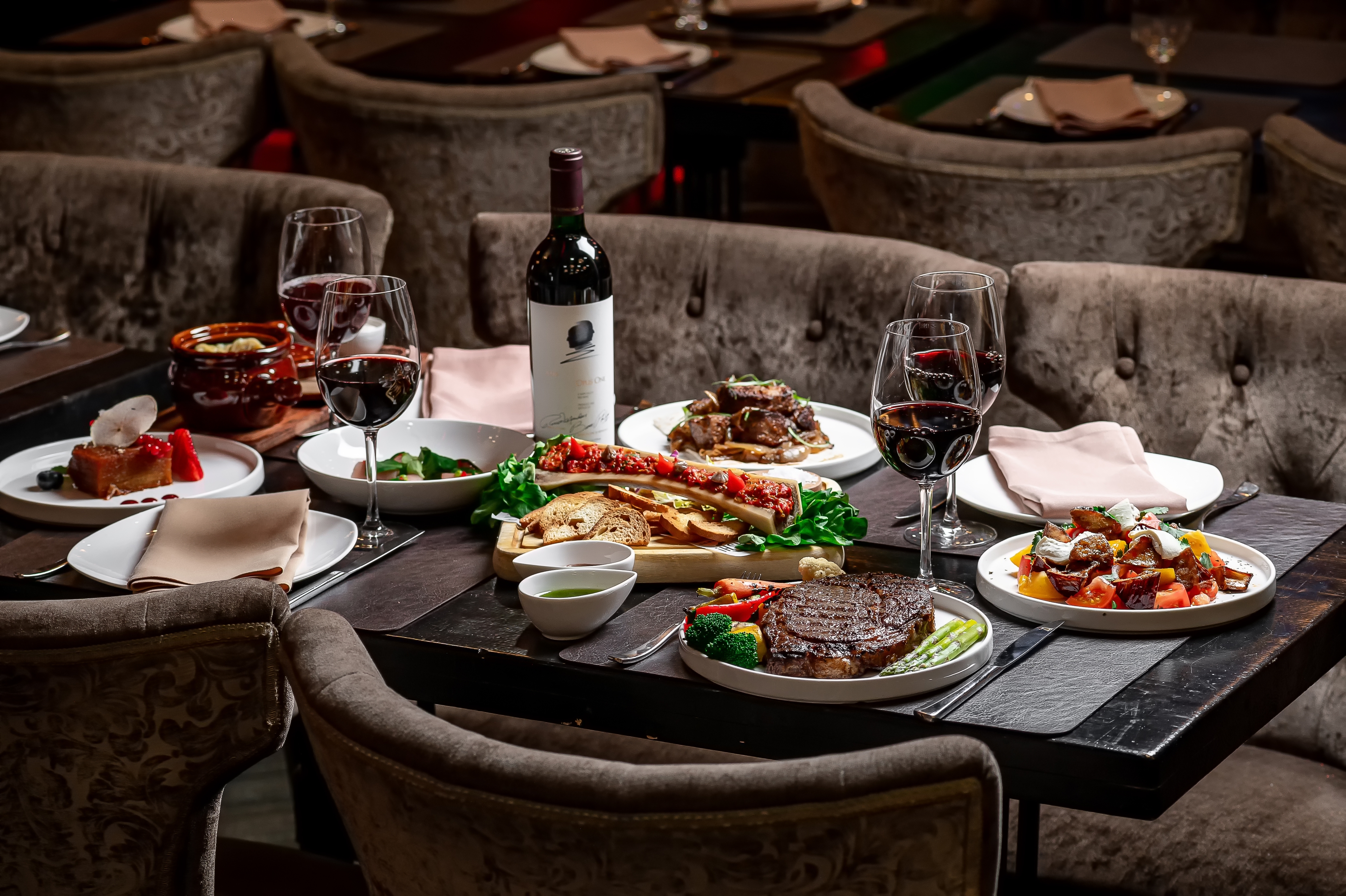 Dining in Style: Unearth the Ultimate Food Experiences at Four Seasons Hotel Abu Dhabi