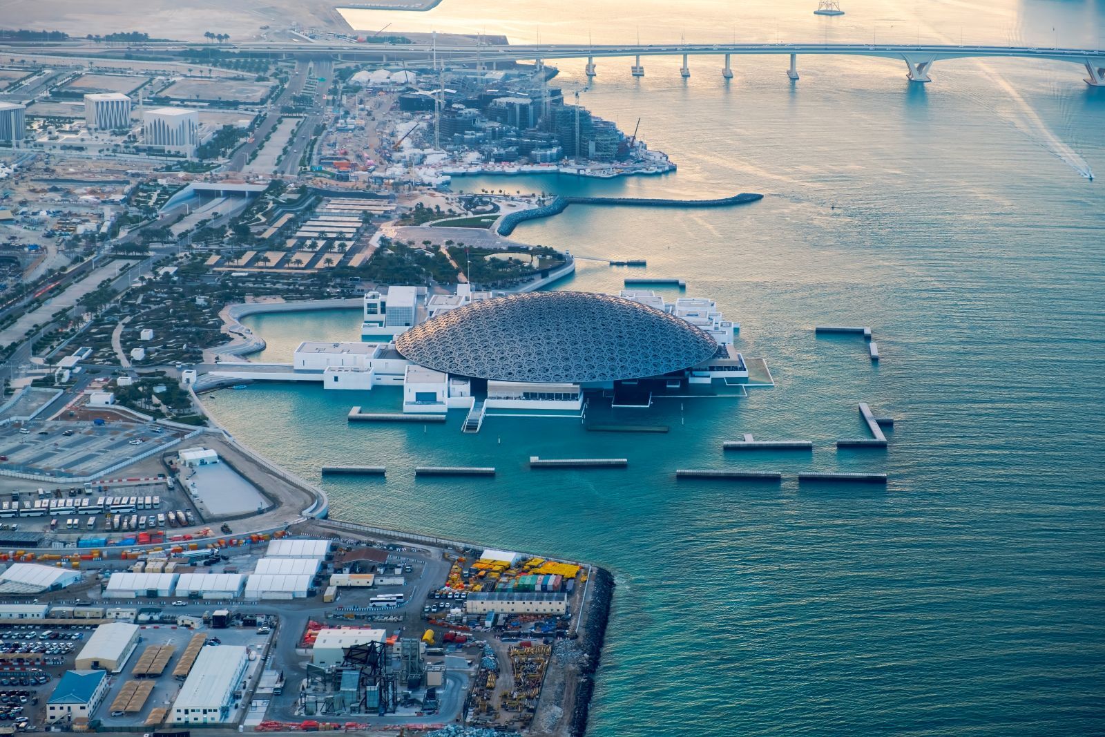 أنشطة يمكنك القيام بها في جزيرة السعديات: تحفة أبوظبي الثقافية